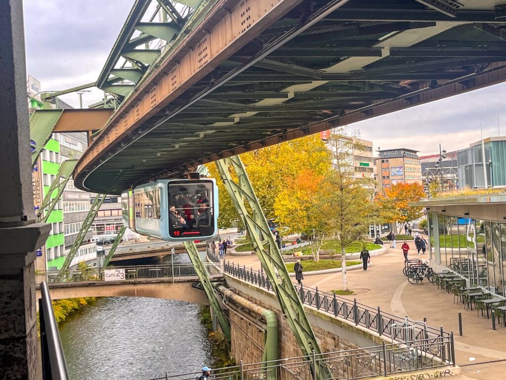 Abholservice Reinigung Wuppertal – Lederreinigung und Pelzreinigung mit Abholung in Wuppertal